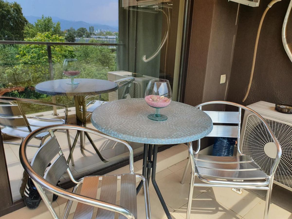 New Apartment At A Great Location 布拉格埃夫格拉德 外观 照片